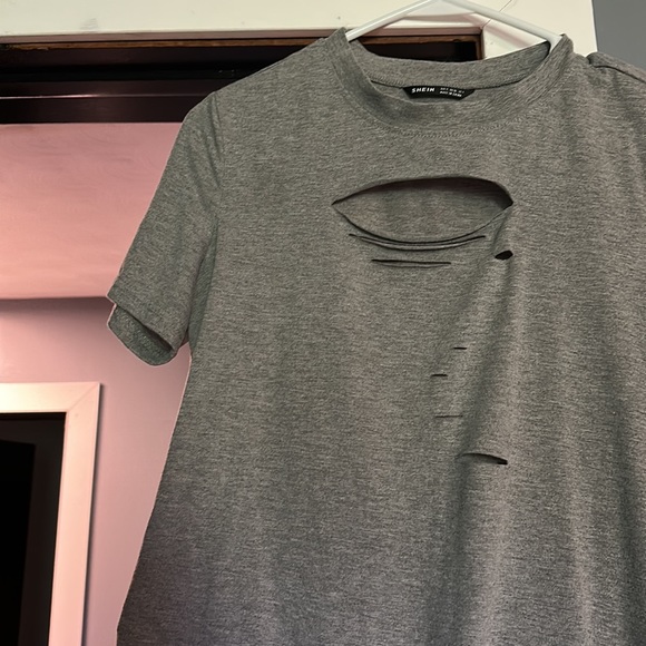 Asymmetrical Grey Shirt - Picture 3 of 3